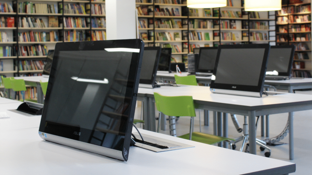 How One of the Largest U.S. School Districts Streamlined UPS Management with Critical Labs